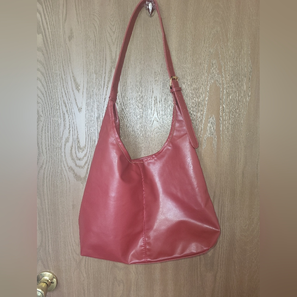 Elegant Red Leather Shoulder Bag